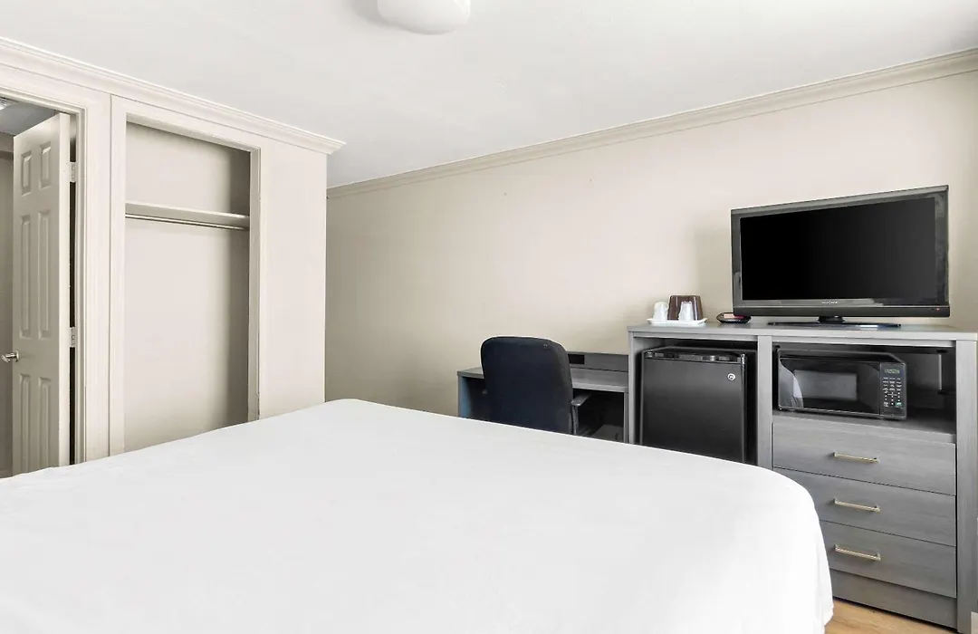 Econo Lodge Galveston Seawall-1
