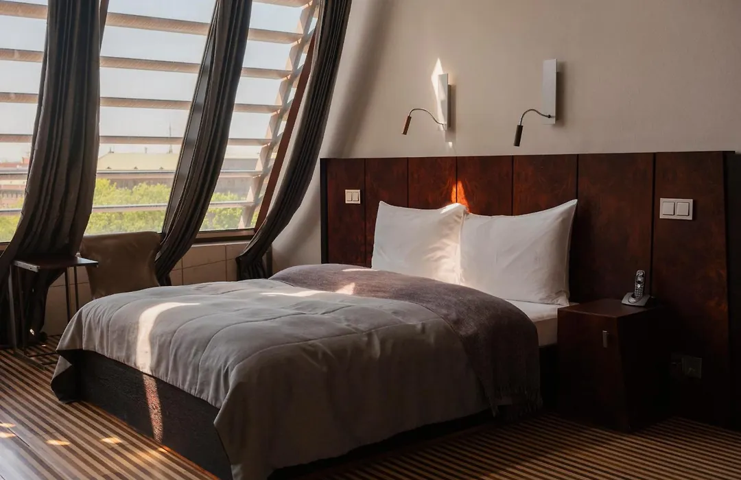 Hotel Monopol-1