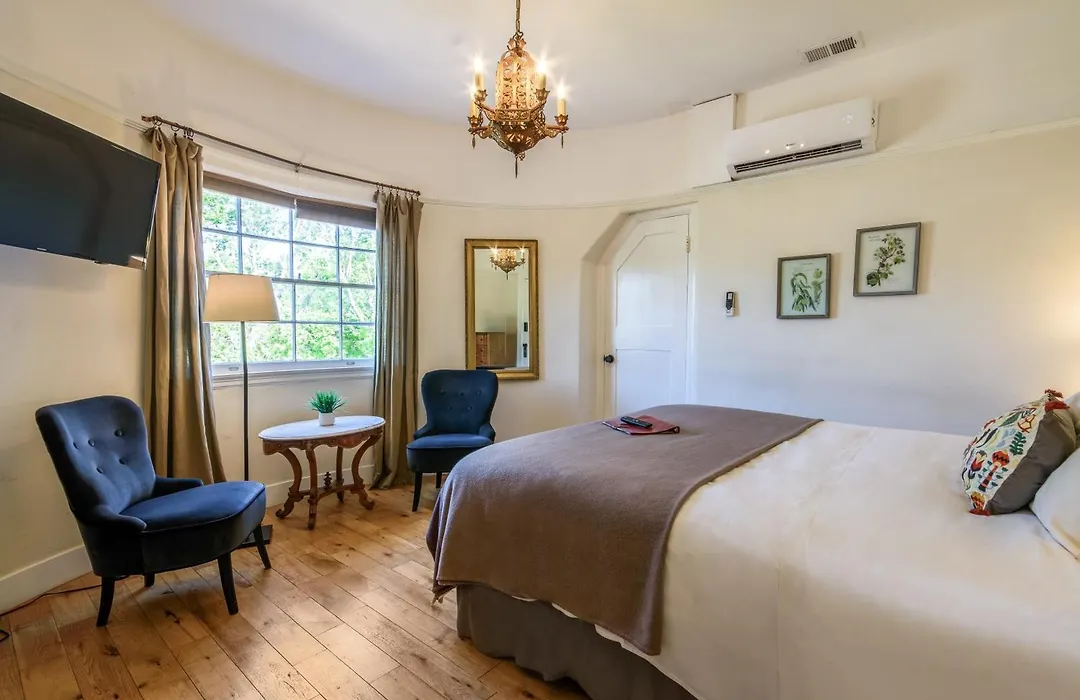 Cedar Gables Inn-1