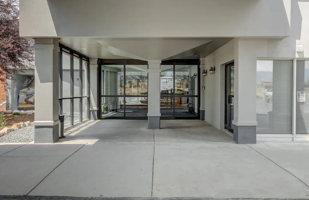 Riverside Hotel & Conference Center-1
