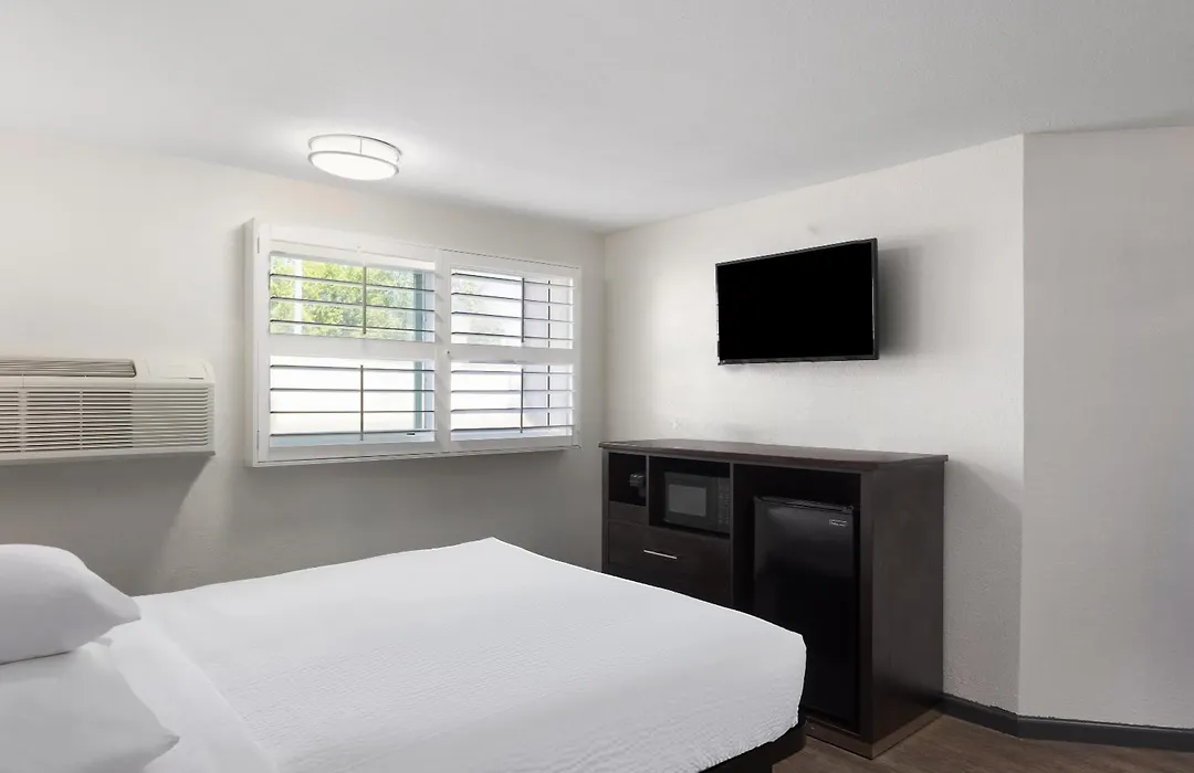 Ramada By Wyndham Medford Airport North-1