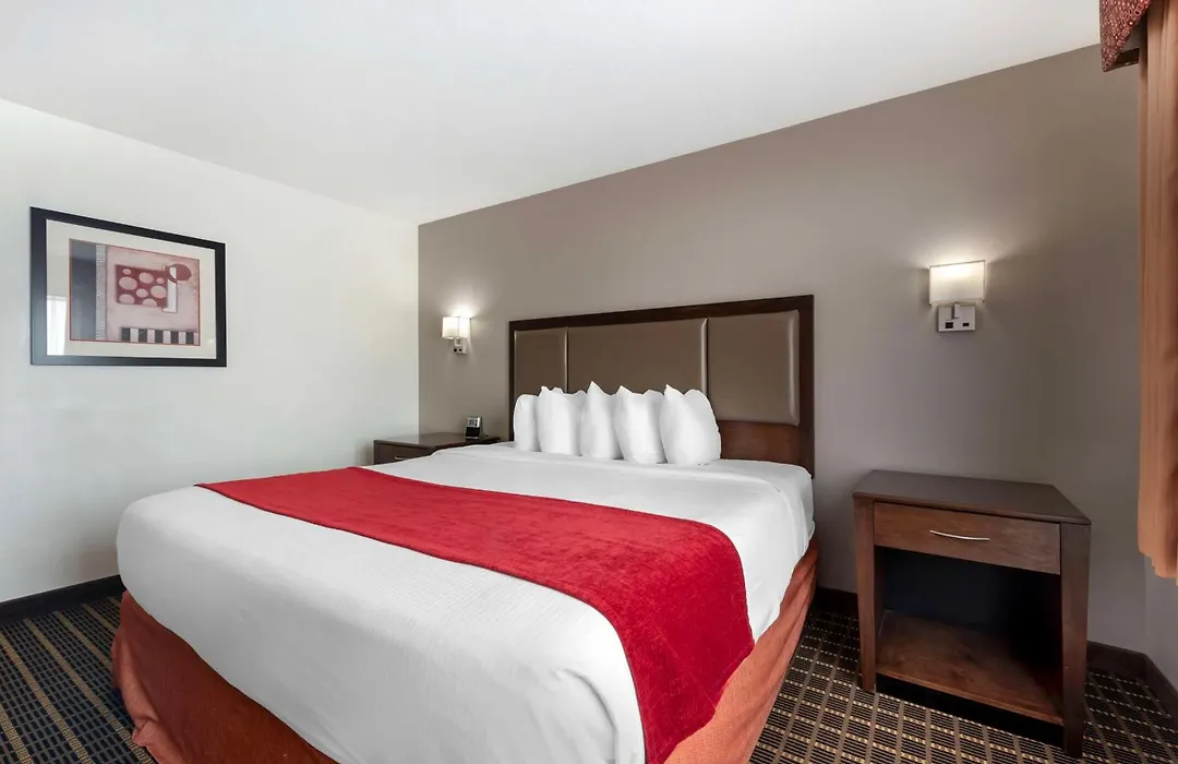 Best Western Plus Eagleridge Inn & Suites-1