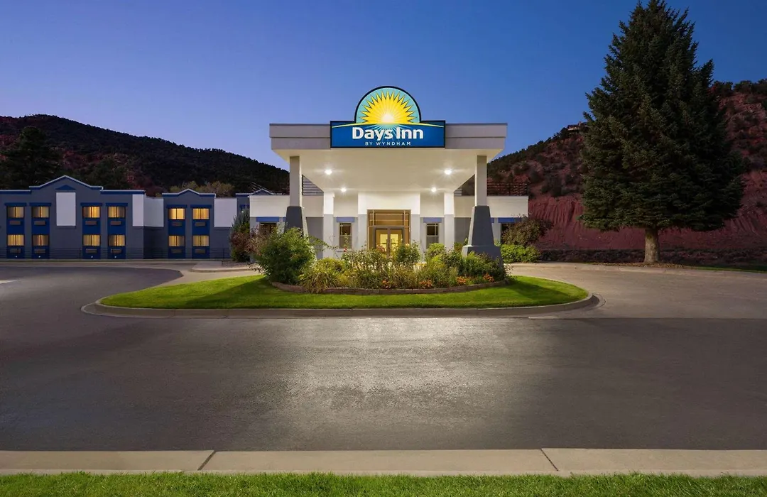 Days Inn By Wyndham Carbondale-1