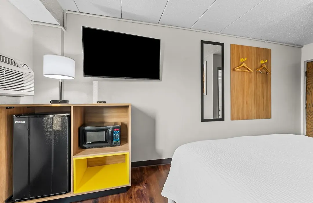 Days Inn By Wyndham Sioux Falls-1