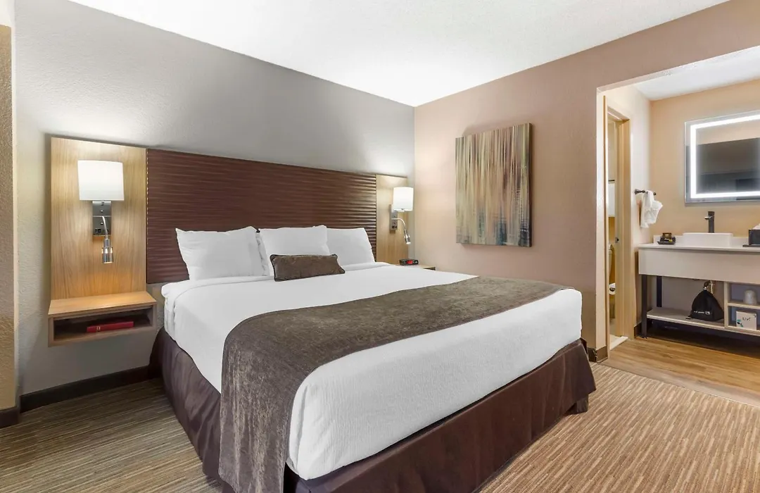 Best Western Plus Landing View Inn & Suites-1