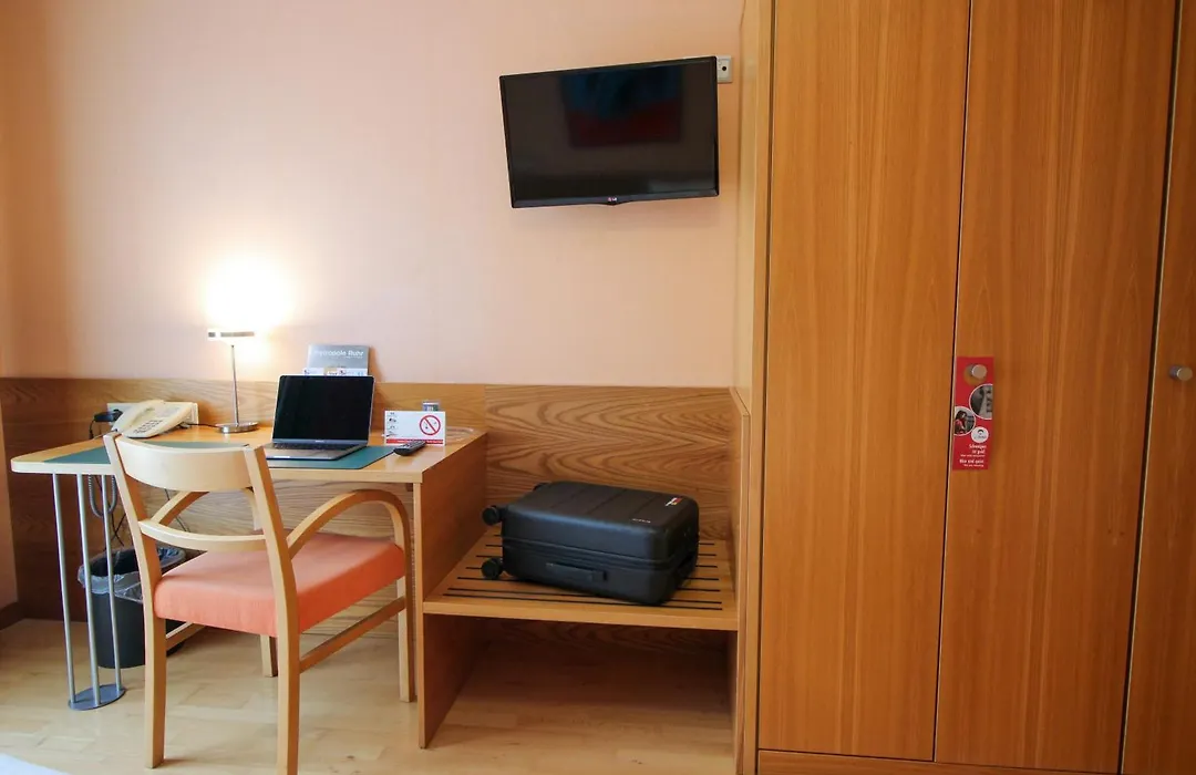 An der Persiluhr Stadt-gut-Hotel-1