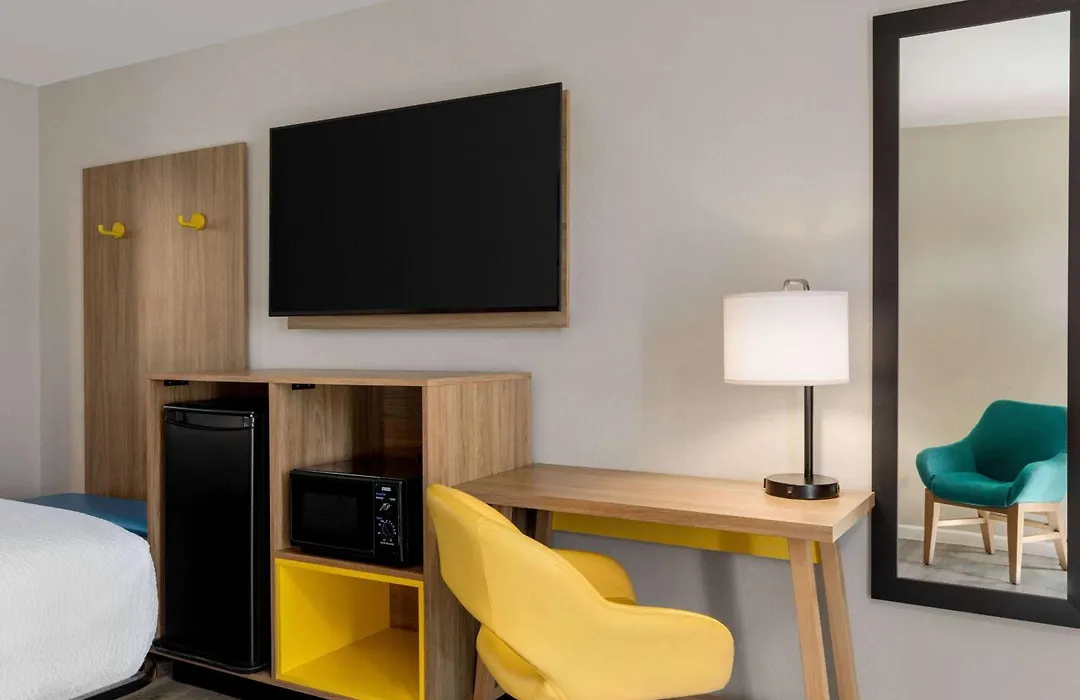 Days Inn By Wyndham Emporia-1