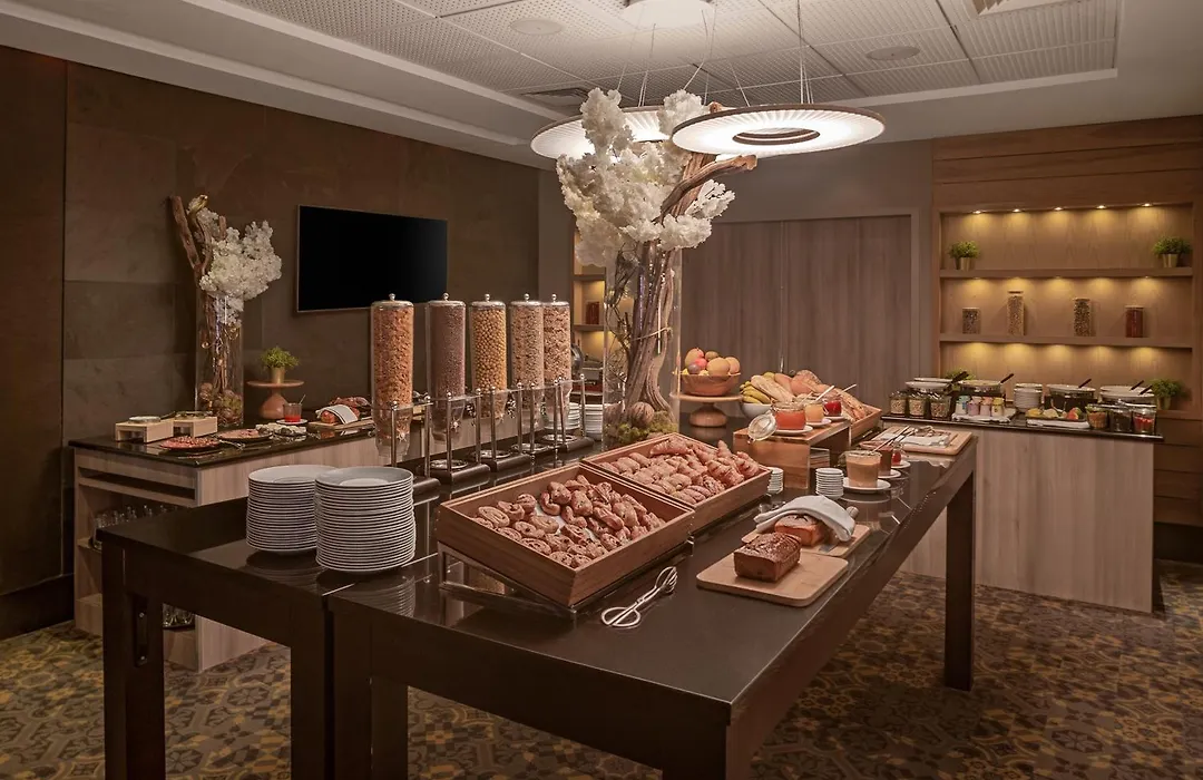 Doubletree By Hilton Lyon Eurexpo & Spa-1