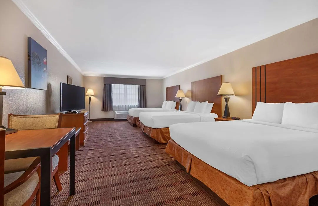 Best Western Club House Inn & Suites-1