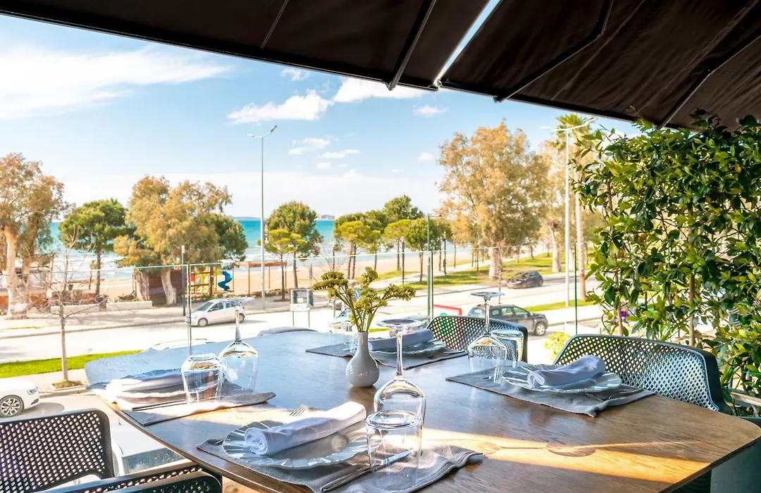 Yacht Hotel-1