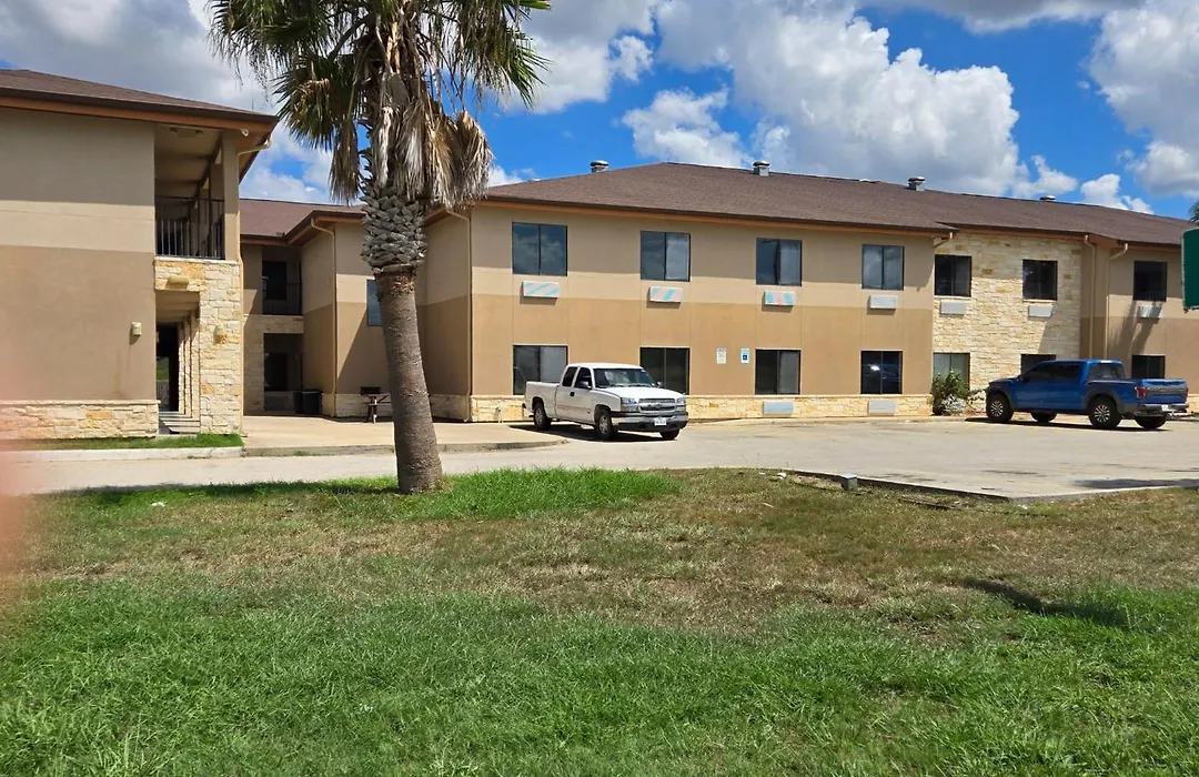 Karnes City Lodge-1