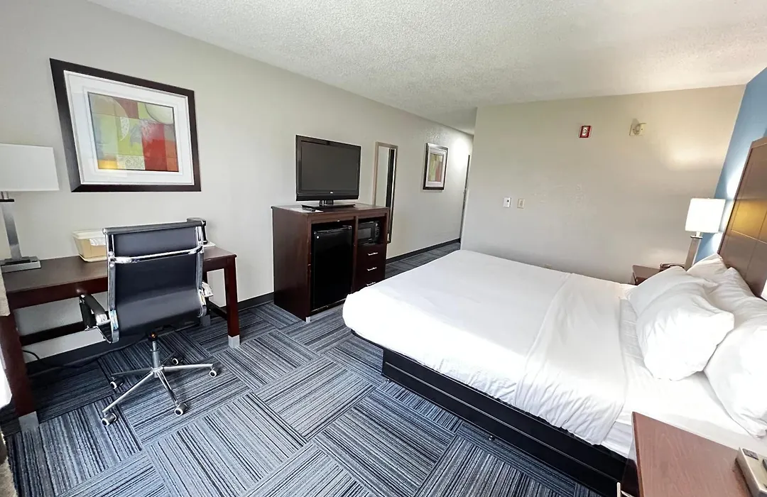 Baymont By Wyndham Marinette-1