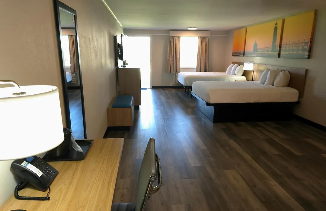 Days Inn And Suites By Wyndham Port Huron-1
