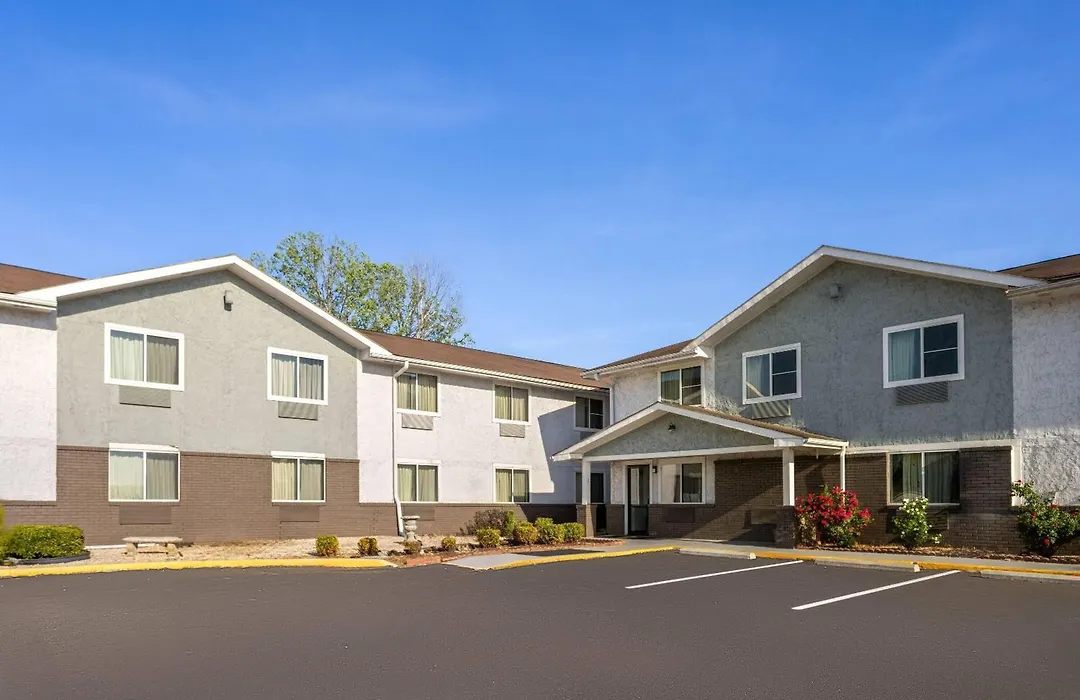 Super 8 By Wyndham South Boston Va-1