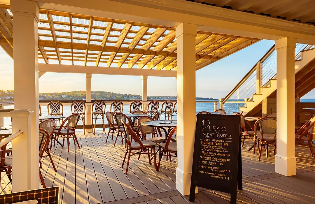 Bearskin Neck Motor Lodge-1