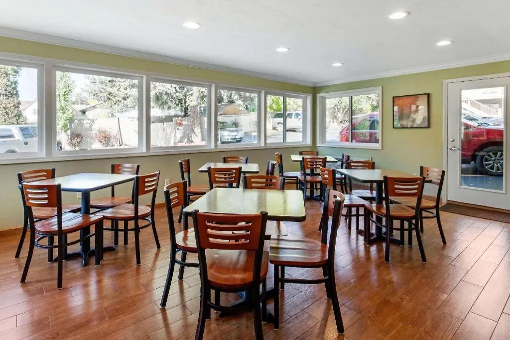 Rodeway Inn-1