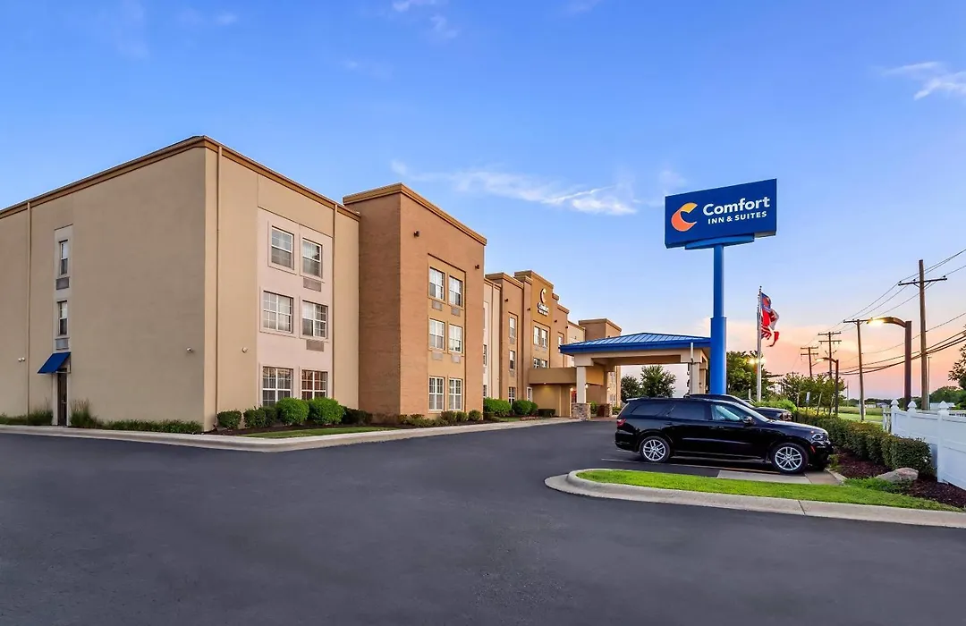 Comfort Inn & Suites Allen Park - Dearborn-1