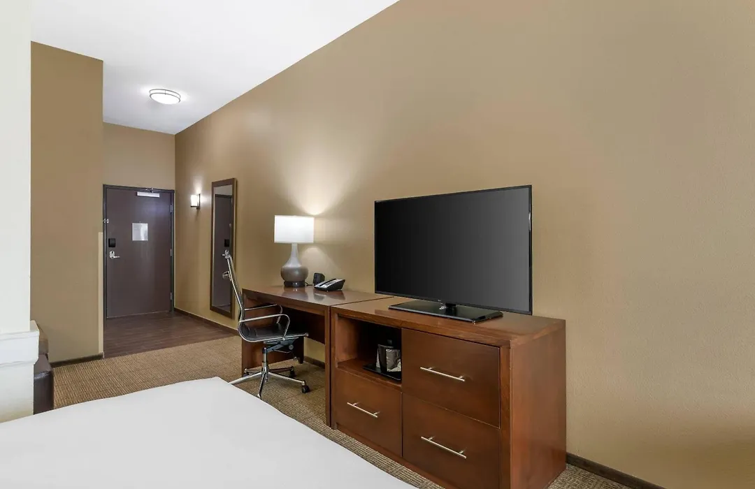 Comfort Suites West Omaha-1