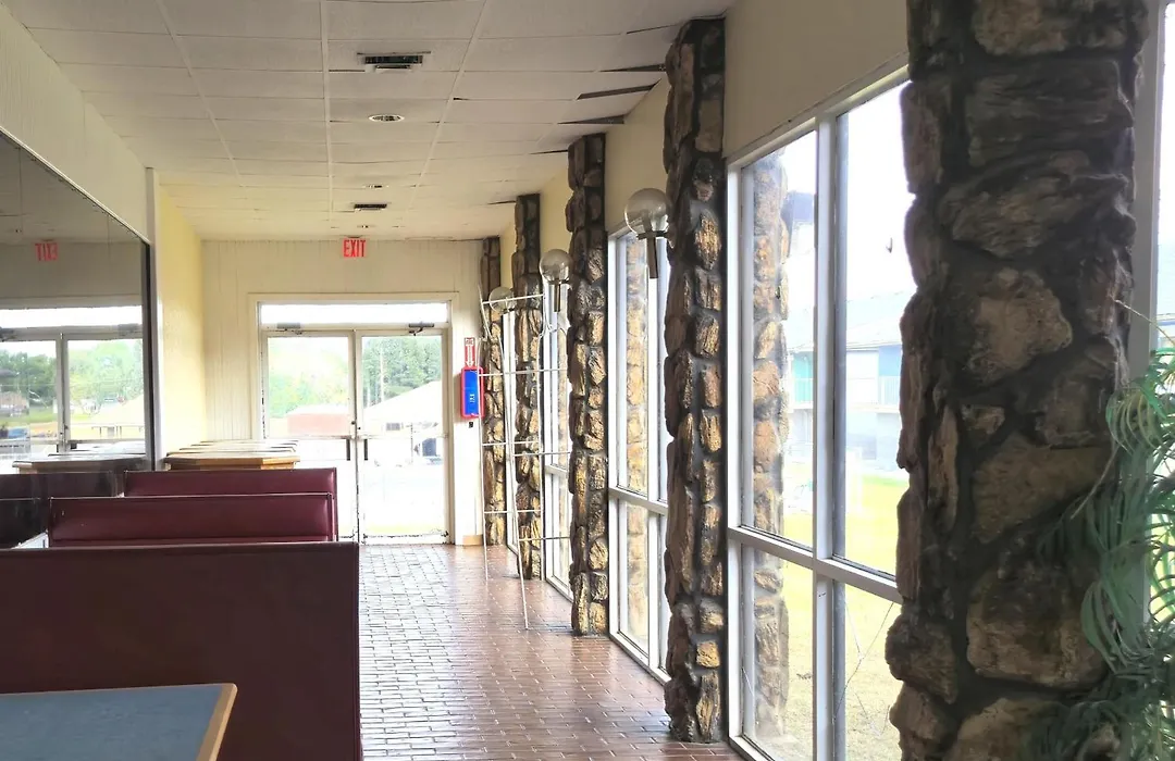 River Valley Inn And Suites-1