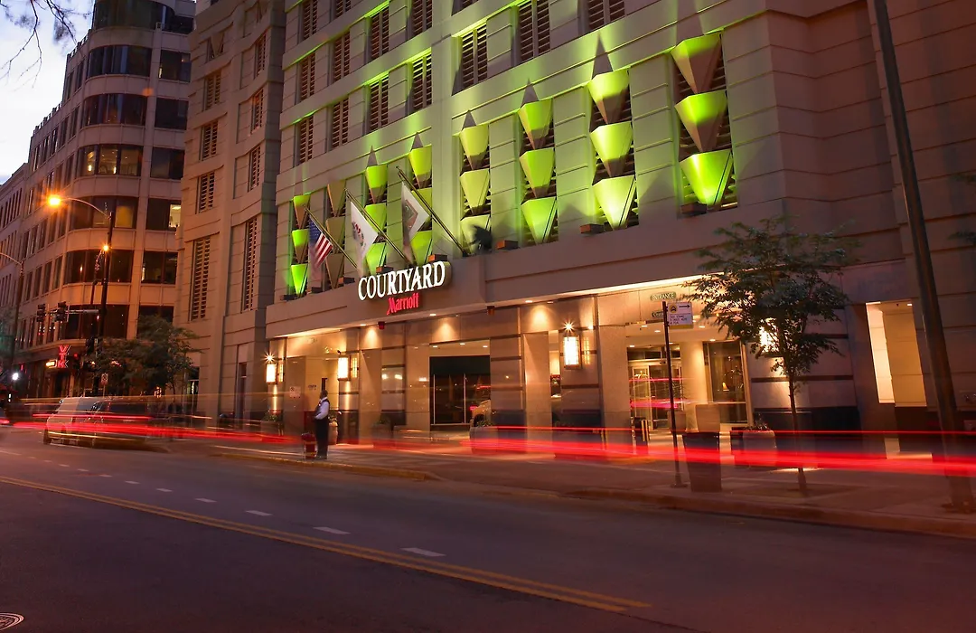 Courtyard By Marriott Chicago Downtown/River North-1