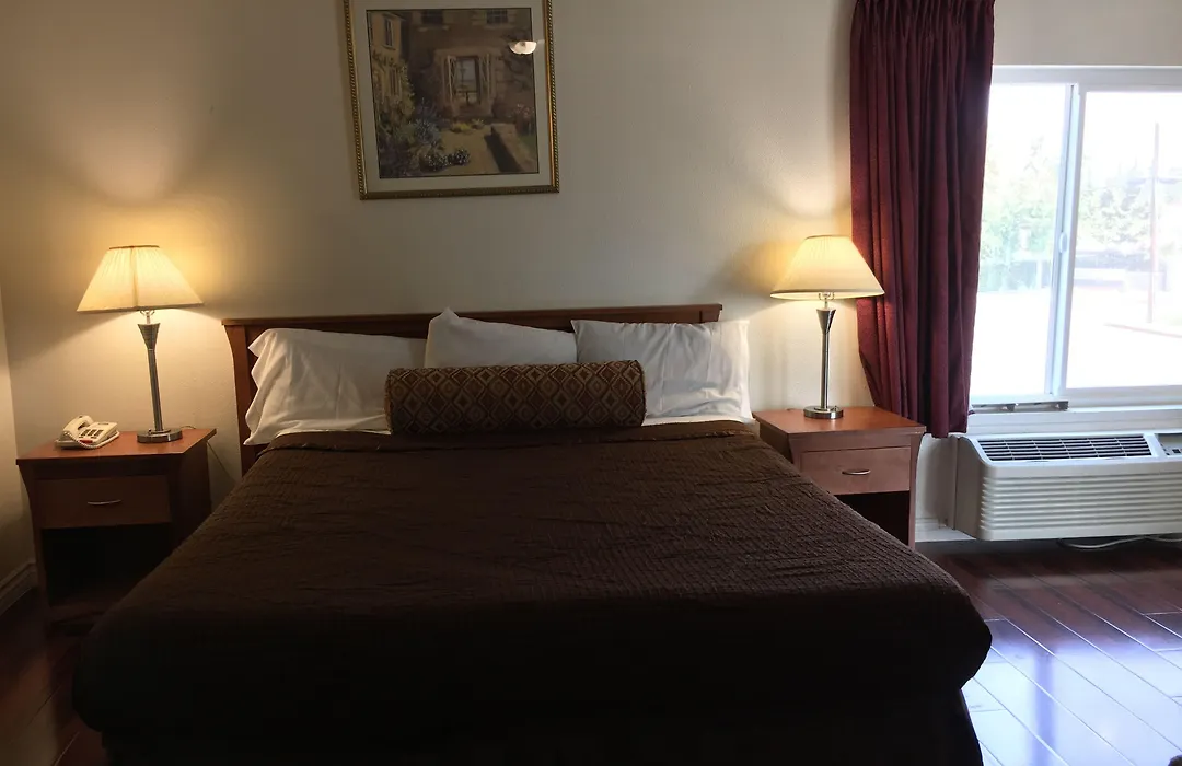 Riverside Inn & Suites-1