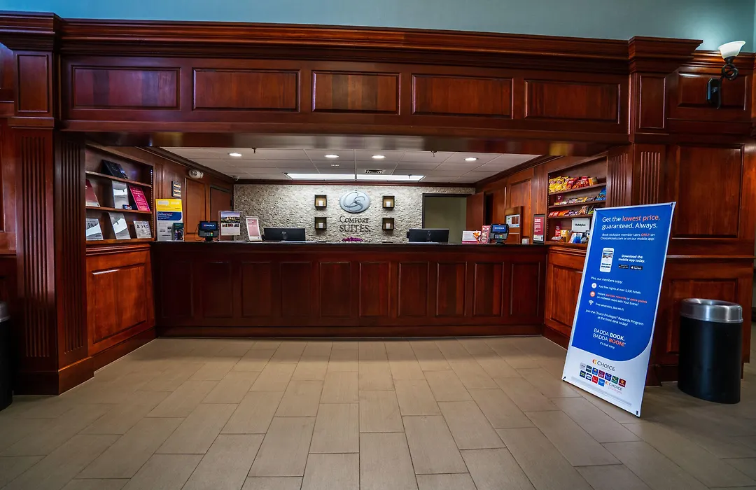 Comfort Suites Outlet Center-1