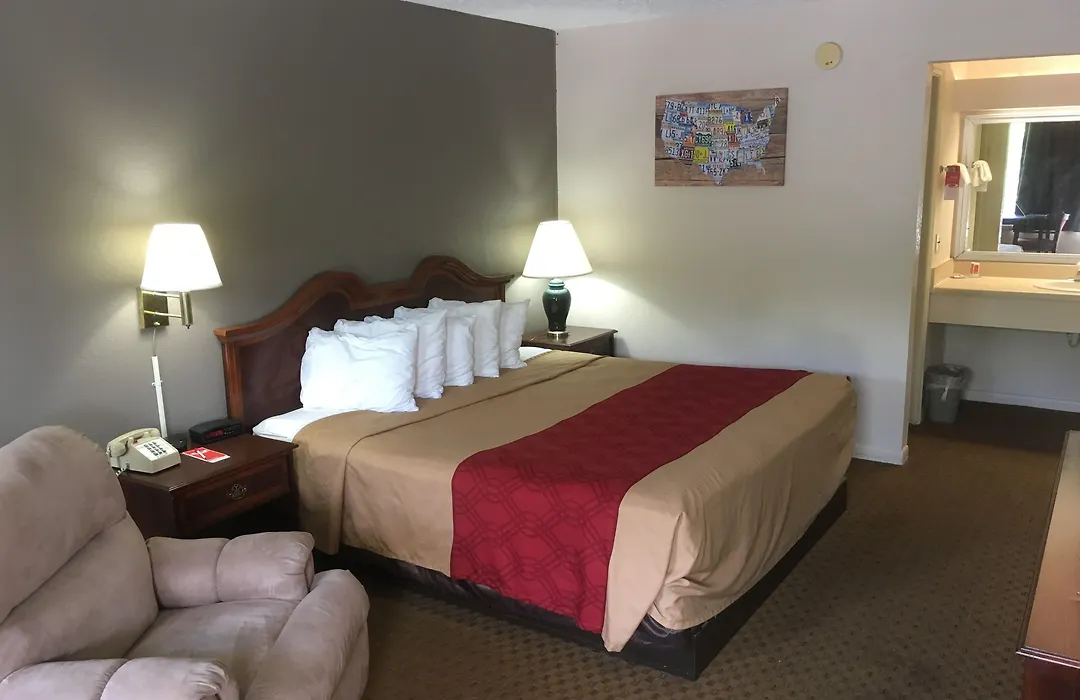 Econo Lodge Eden-1