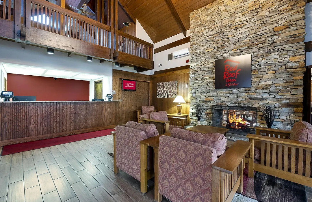 Red Roof Inn & Suites Hazleton-1