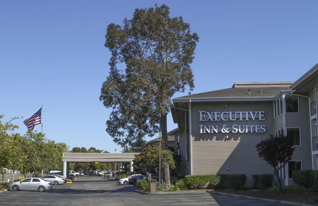 Executive Inn & Suites Oakland-1
