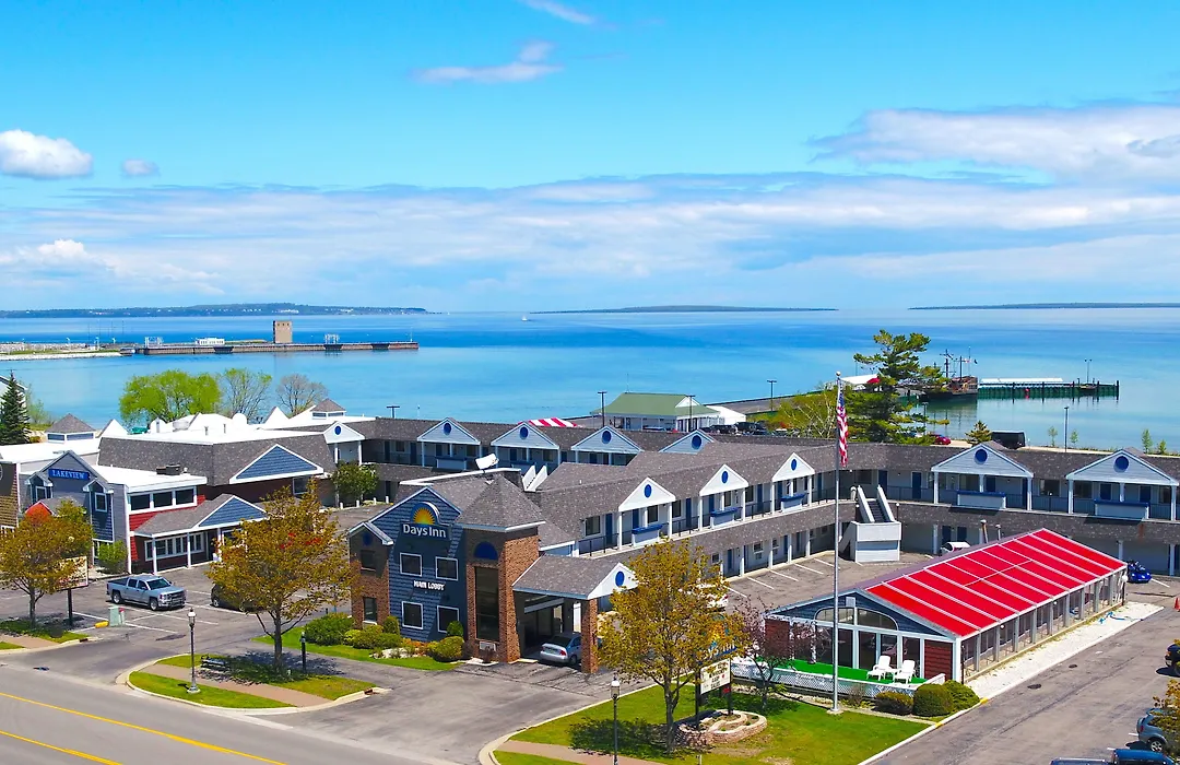 Days Inn By Wyndham Mackinaw City - Lakeview-1