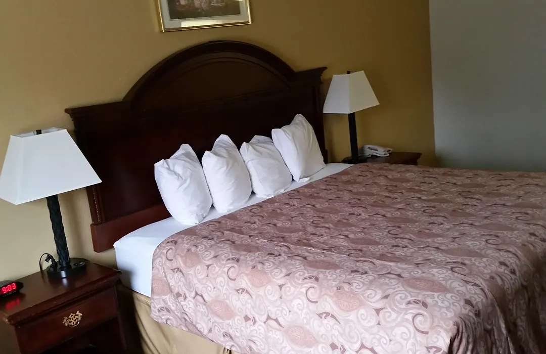 Rodeway Inn Cedar Rapids Westdale-1