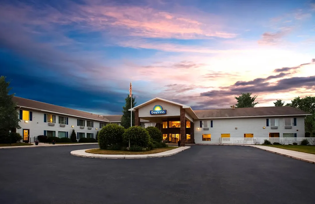 Days Inn By Wyndham Cadillac-1