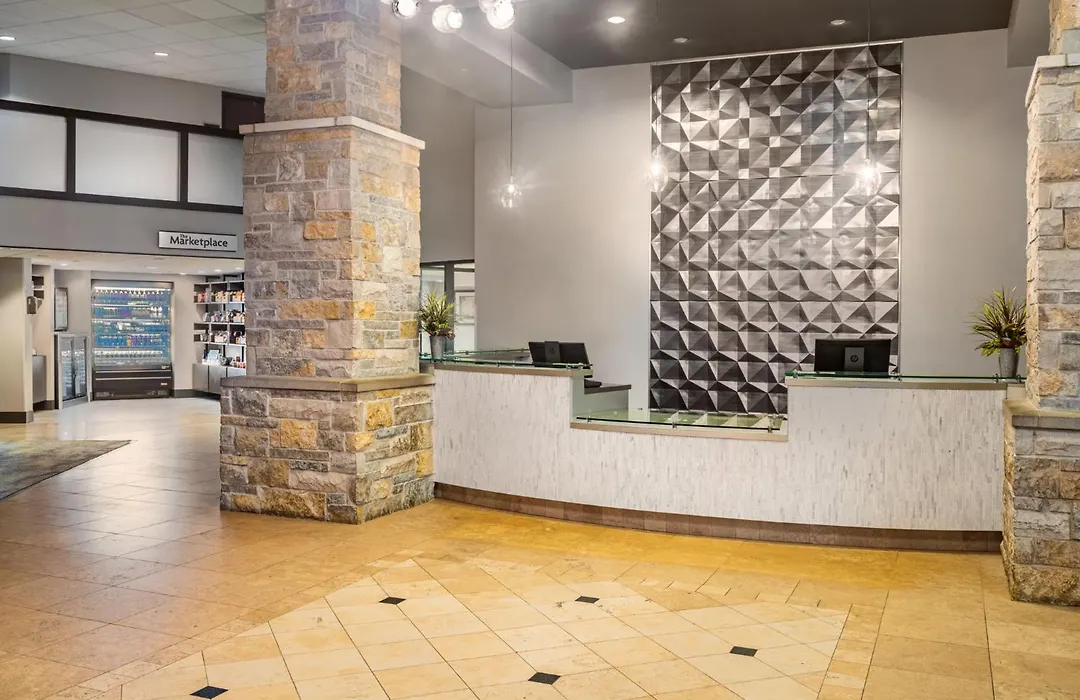 Crowne Plaza Milwaukee Airport By Ihg-1