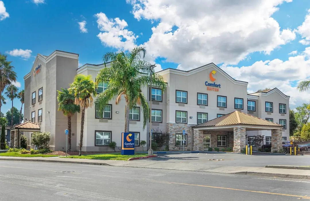 Comfort Suites Downtown Sacramento-1