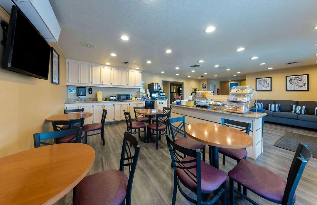 Days Inn By Wyndham Lathrop-1