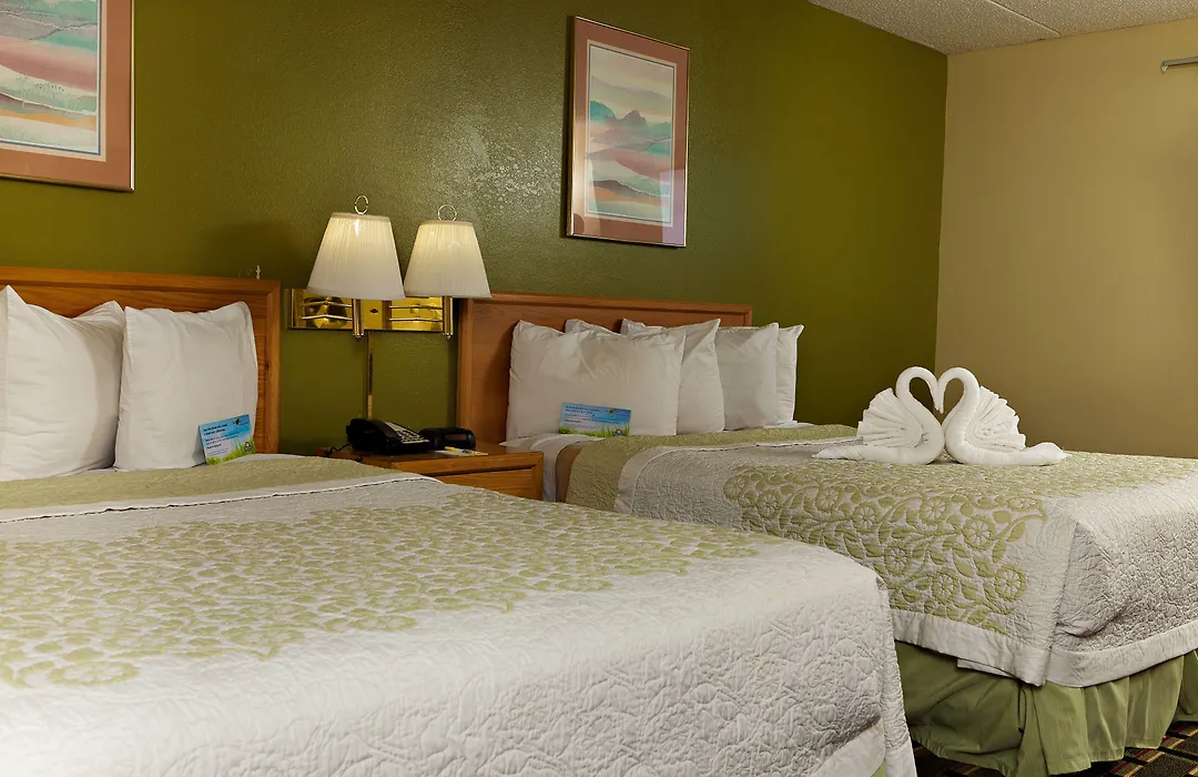 Days Inn By Wyndham Park City Kansas-1