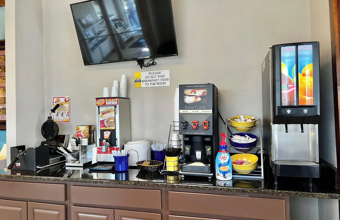Days Inn By Wyndham Suites Fredericksburg-1