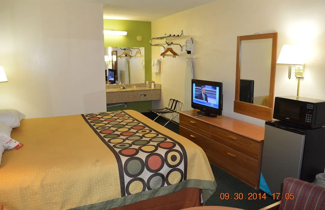 Super 8 By Wyndham Tifton-1