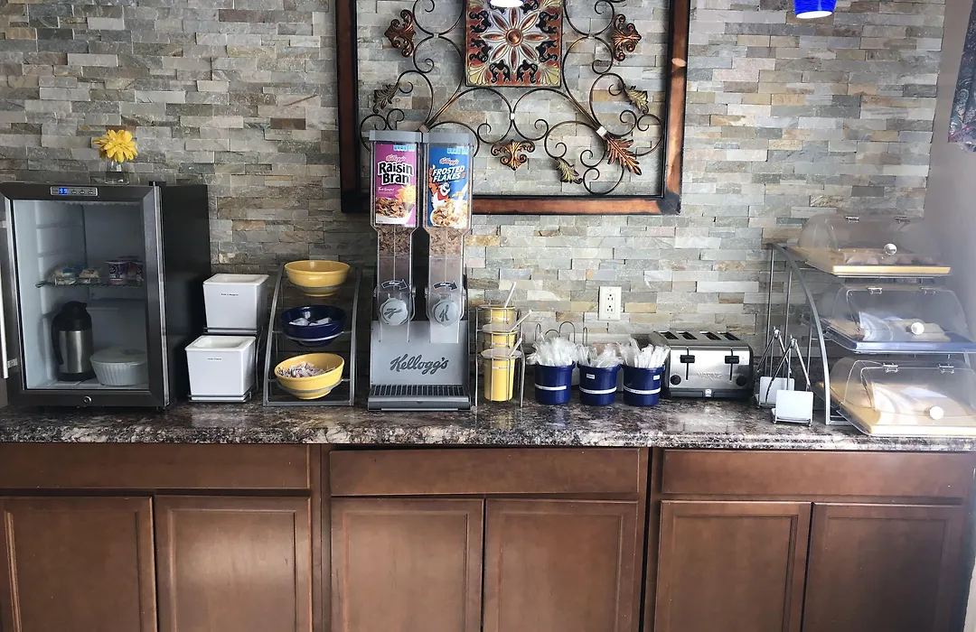 Days Inn By Wyndham Columbus-1