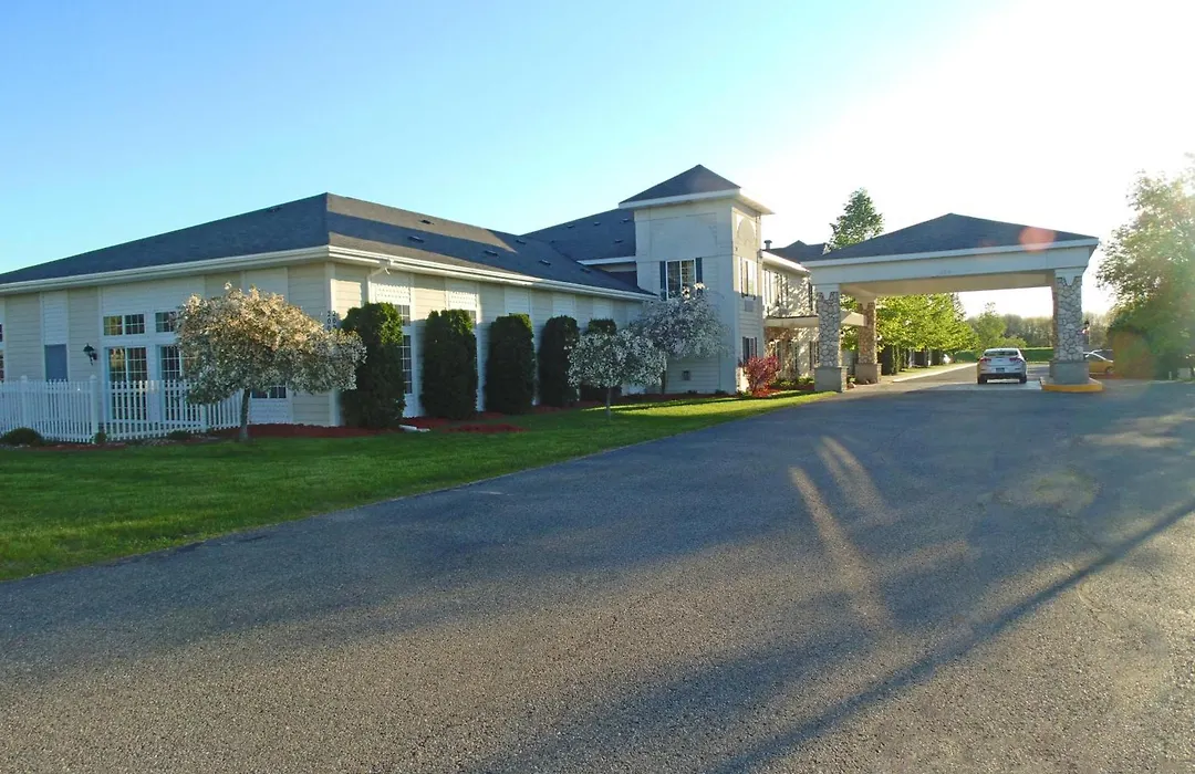 American Inn And Suites Houghton Lake-1
