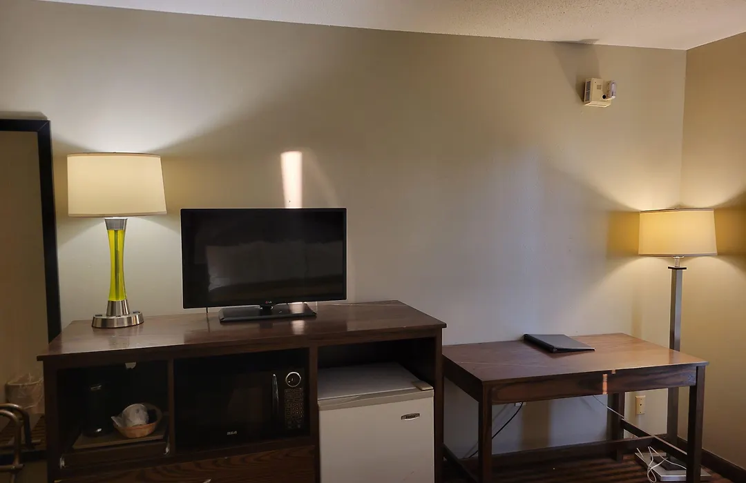 Super 8 By Wyndham Portage-1