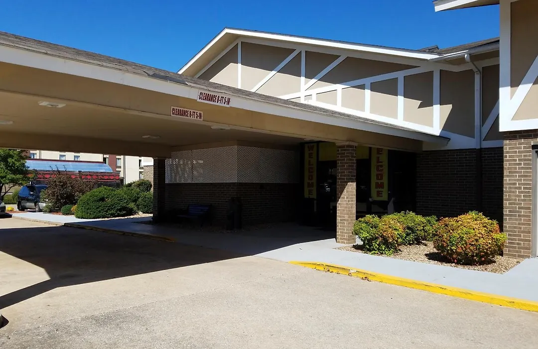 Super 8 By Wyndham Bentonville-1