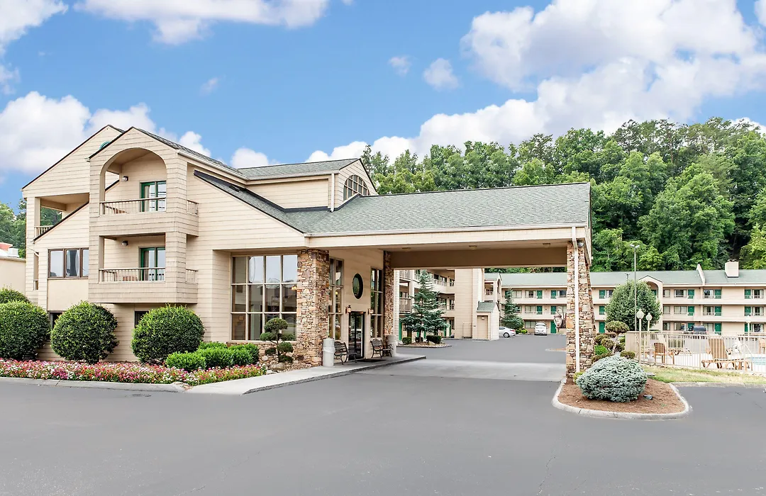 Quality Inn & Suites At Dollywood Lane-1