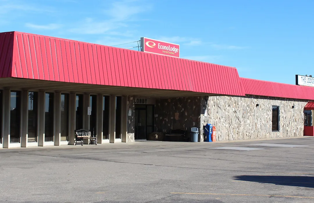 Econo Lodge Inn & Suites Brookings-1