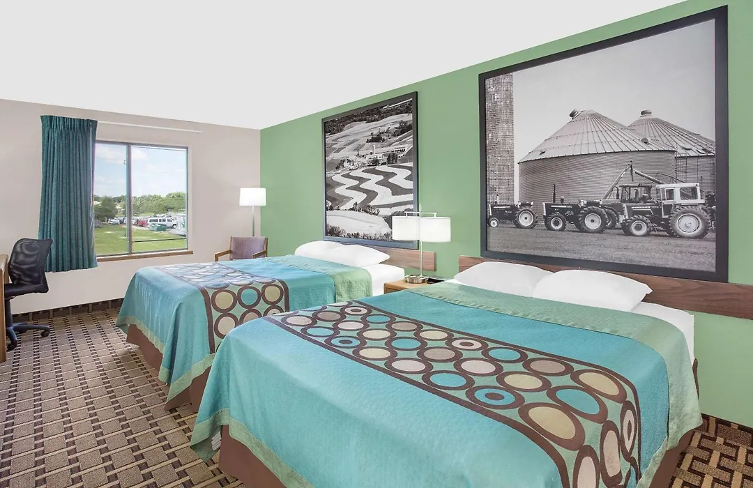 Super 8 By Wyndham Beaver Dam-1