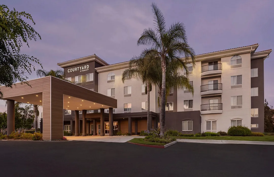Courtyard Ventura Simi Valley-1