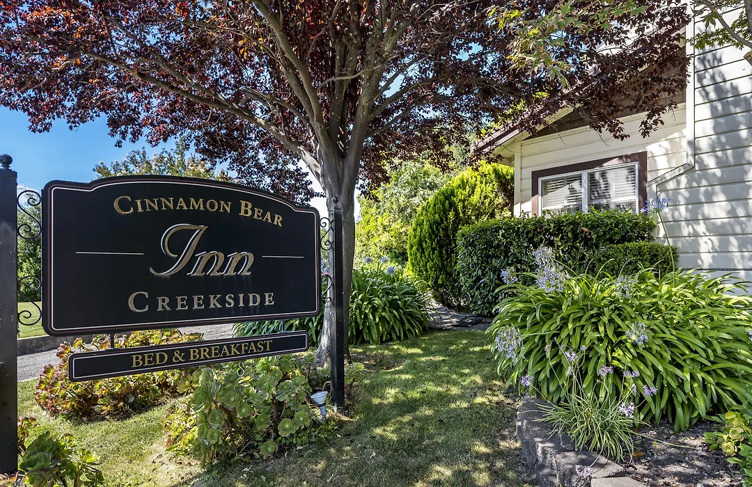 Cinnamon Bear Creekside Inn-1