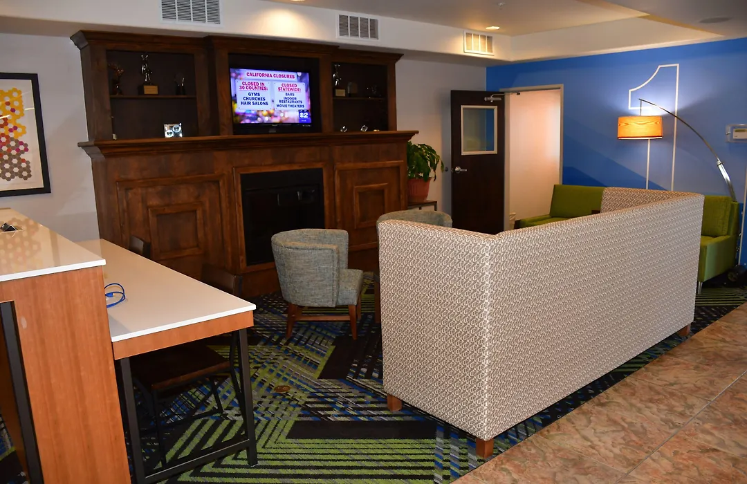 Holiday Inn Express & Suites Evanston By Ihg-1