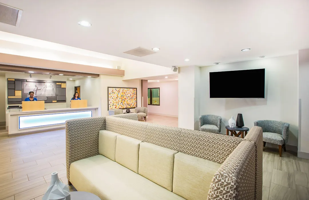 Holiday Inn Express & Suites Bellevue -Omaha Area- By Ihg-1