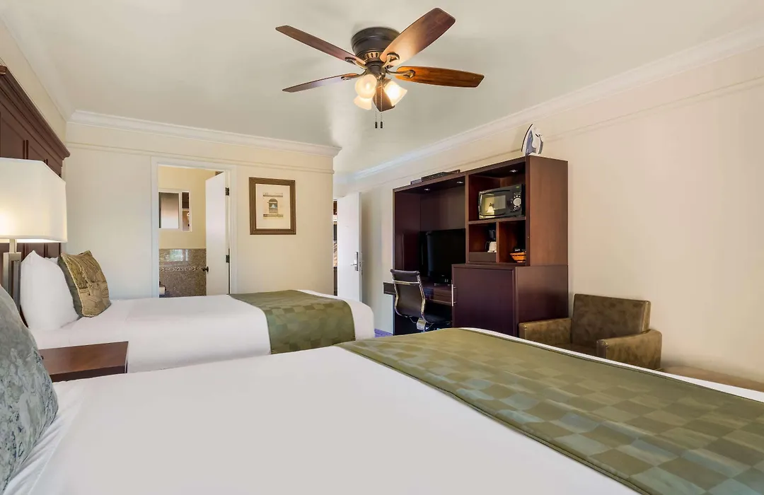 Clarion Collection Carmel Oaks Inn-1